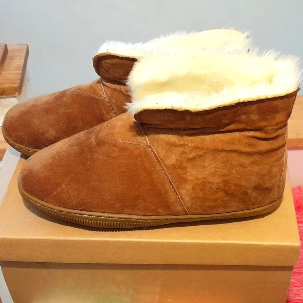 Lamo shearling suede boot slippers booties slipper boots in box Size L8 ugg uggs